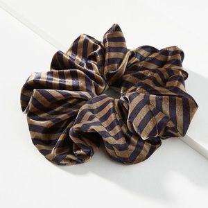3/$25 Anthropologie Imogene Oversized Scrunchie